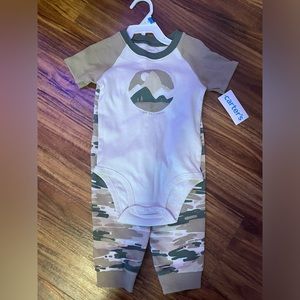 Carter’s tiny explorer camo bodysuit set 24 Months